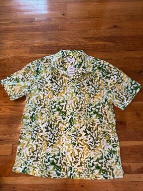 Casual Short-Sleeve Button-Down Shirt in Green & Yellow Abstract Print